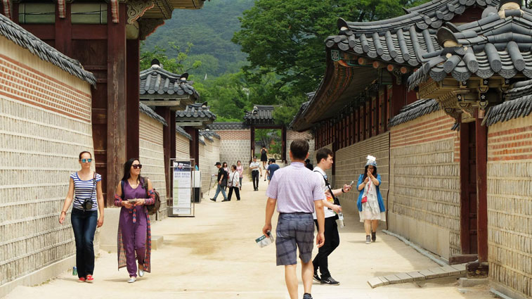 Walking Around Gyeongbokgung Palace
