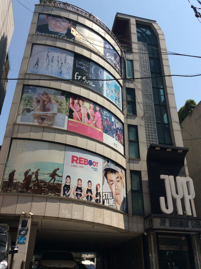 Yg Entertainment Building At Night