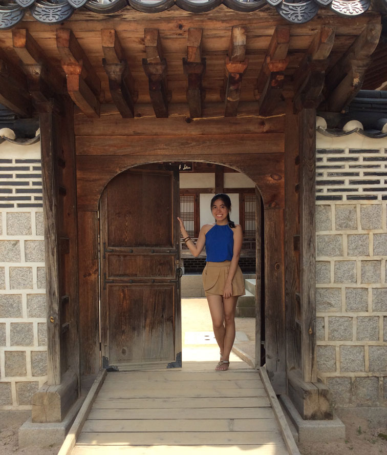 Come Inside old houses of Gyeongbokgung Palace.